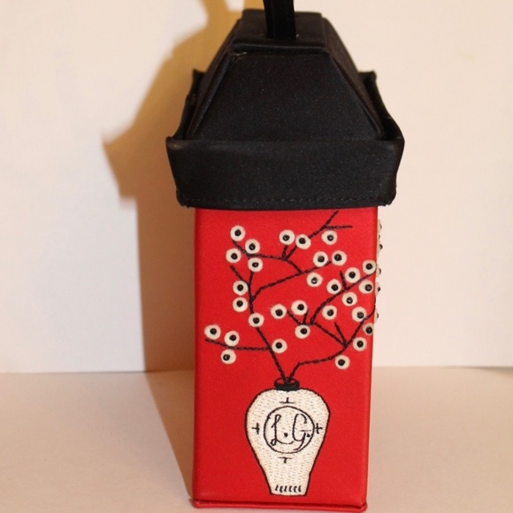LULU GUINNESS - $850 ICONIC Red PAGODA Ltd Ed Purse * In Met, V&A, Vogue - Picture 8 of 11